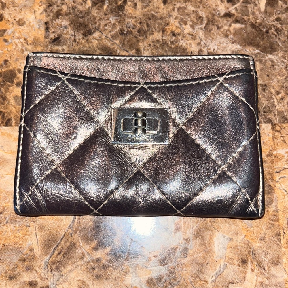 CHANEL - Metallic Aged calfskin quilted reissue card holder bronze color - Picture 1 of 8